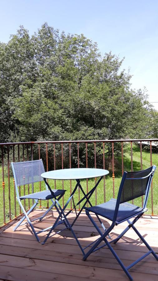 Agreable Gite En Pleine Nature Parmilieu Exteriör bild